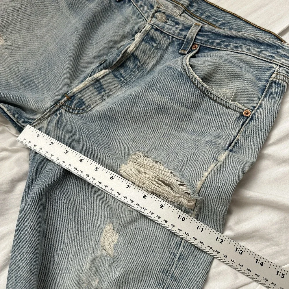 Levis features some